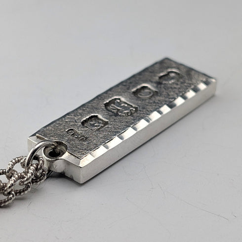 1977 British pure silver Jubilee ingot pendant, 51g, with pure silver twisted chain necklace, J&D